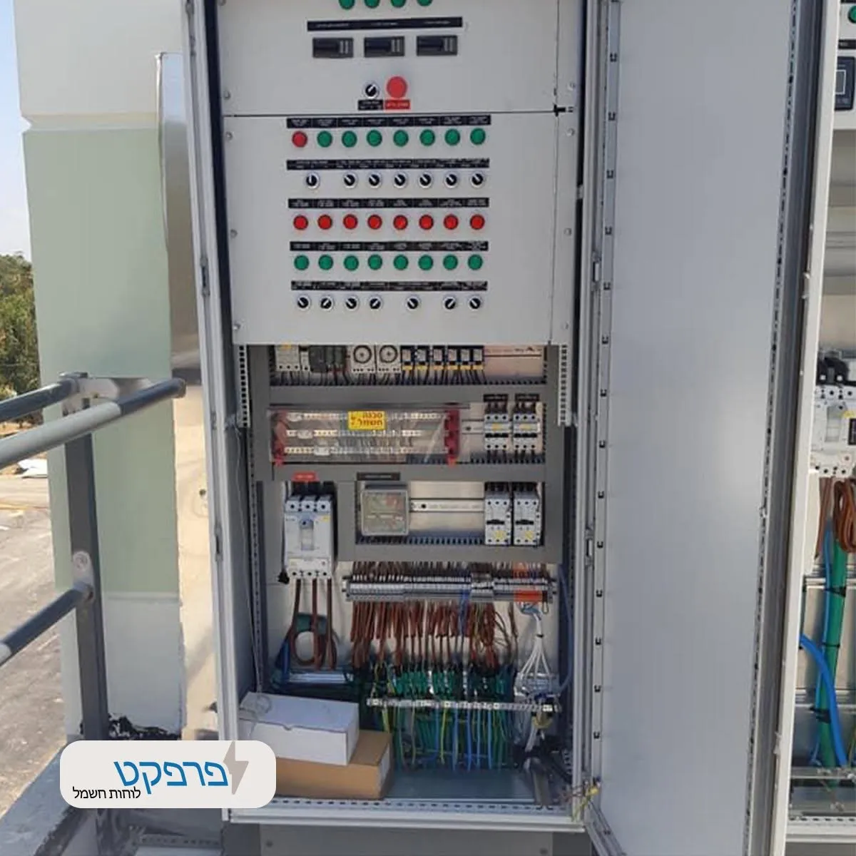לוח שהותקן בשטח — פרויקט מגורים